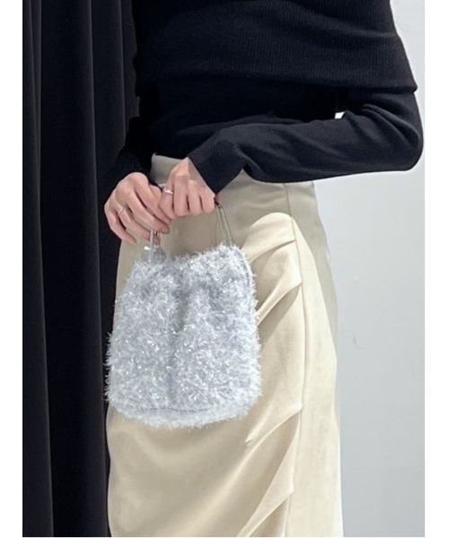 AZUL by moussy(アズールバイマウジー)の「ラメシャギーメタルハンドルバッグ【着用画像あり】(ショルダーバッグ・レディース・ブラック/シルバー・FREE)」の22枚目の写真