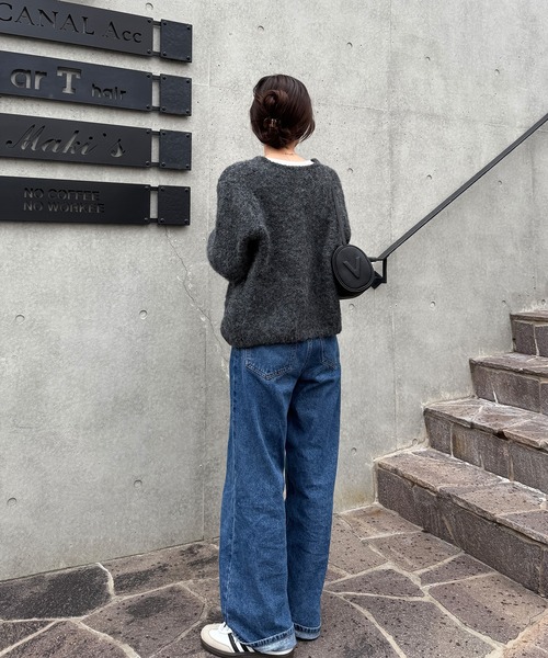 ISOOK（アイスー）の「ウールブレンドシャギーニットカーディガン(eri. select) / セーター 羽織り 長袖 Vネック オフィス 無地 クリーム チャコール（カーディガン/ボレロ・レディース・チャコール/クリーム・FREE）」の6枚目の写真