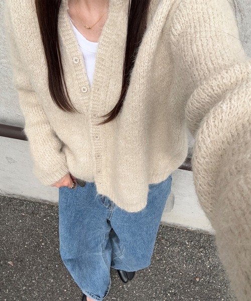 ISOOK（アイスー）の「ウールブレンドシャギーニットカーディガン(eri. select) / セーター 羽織り 長袖 Vネック オフィス 無地 クリーム チャコール（カーディガン/ボレロ・レディース・チャコール/クリーム・FREE）」の9枚目の写真