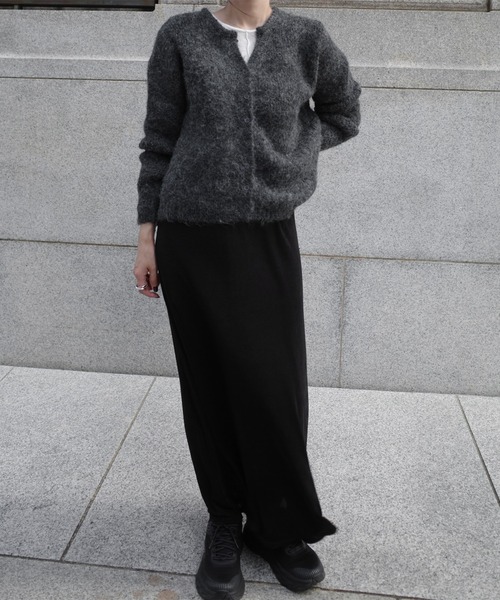 ISOOK（アイスー）の「ウールブレンドシャギーニットカーディガン(eri. select) / セーター 羽織り 長袖 Vネック オフィス 無地 クリーム チャコール（カーディガン/ボレロ・レディース・チャコール/クリーム・FREE）」の13枚目の写真