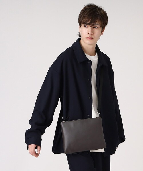 tk.TAKEO KIKUCHI（ティーケータケオキクチ）の「【WEB限定】レザー2WAYサコッシュバッグ（ショルダーバッグ・メンズ・ネイビー/ダークブラウン/ブラック・00）」の17枚目の写真