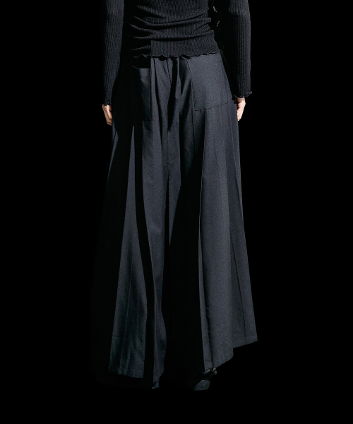 RECULER（ルキュレ）の「Wide pleated pants Black（その他パンツ・メンズ・その他・MEDIUM/X-LARGE）」の2枚目の写真
