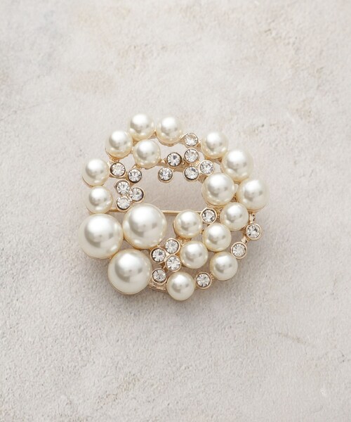 OPAQUE.CLIP（オペークドットクリップ）の「フェイクパール×ビジュー ラウンドブローチ（ブローチ/コサージュ・レディース・ゴールド/シルバー・00）」の3枚目の写真