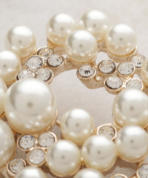 OPAQUE.CLIP（オペークドットクリップ）の「フェイクパール×ビジュー ラウンドブローチ（ブローチ/コサージュ・レディース・ゴールド/シルバー・00）」の5枚目の写真