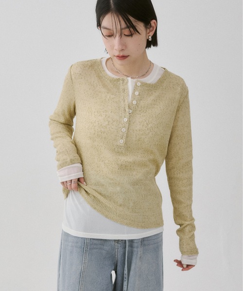 hunch(ハンチ)の「ヘンリーネック シアーレイヤードトップス(Tシャツ/カットソー・レディース・ブラック×グレー/ホワイト×ホワイト/ベージュ系その他/グレー×ホワイト/グレー×ピンク/グレー×サックスブルー・FREE)」の6枚目の写真