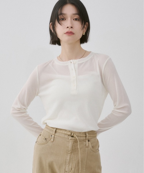 hunch(ハンチ)の「ヘンリーネック シアーレイヤードトップス(Tシャツ/カットソー・レディース・ブラック×グレー/ホワイト×ホワイト/ベージュ系その他/グレー×ホワイト/グレー×ピンク/グレー×サックスブルー・FREE)」の7枚目の写真