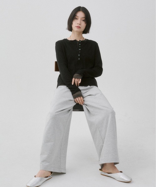 hunch(ハンチ)の「ヘンリーネック シアーレイヤードトップス(Tシャツ/カットソー・レディース・ブラック×グレー/ホワイト×ホワイト/ベージュ系その他/グレー×ホワイト/グレー×ピンク/グレー×サックスブルー・FREE)」の18枚目の写真