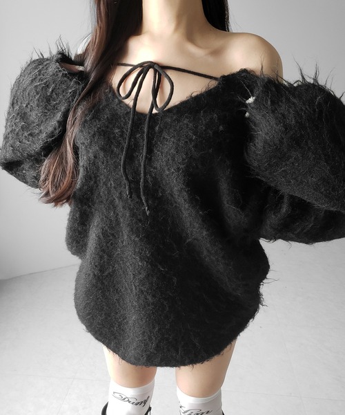 me+em select(ミームセレクト)の「【 3color 】ストラップリボンオフショルオーバーシャギーニット / strap ribbon off shoulder over shaggy knit(ニット/セーター・レディース・ホワイト/ブラック/グレー・FREE)」の4枚目の写真