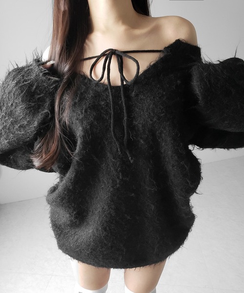 me+em select(ミームセレクト)の「【 3color 】ストラップリボンオフショルオーバーシャギーニット / strap ribbon off shoulder over shaggy knit(ニット/セーター・レディース・ホワイト/ブラック/グレー・FREE)」の5枚目の写真