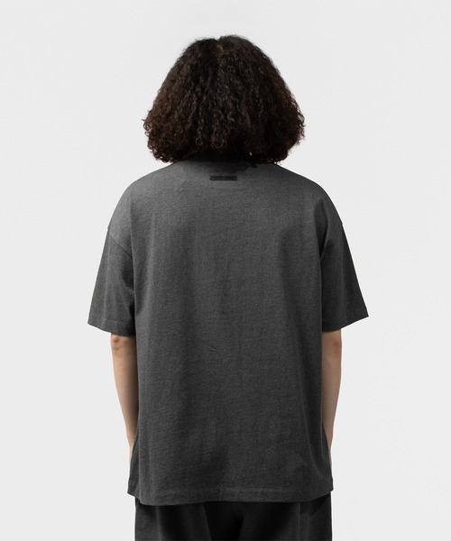FOG ESSENTIALS(エフオージーエッセンシャルズ)の「ESSENTIALS Classic Short Sleeve Tee エッセンシャルズ(Tシャツ/カットソー・メンズ・グレー系その他・MEDIUM/SMALL/LARGE)」の7枚目の写真