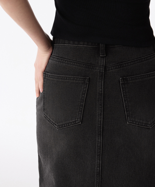 MUSINSA STANDARD WOMAN（ムシンサスタンダードウーマン）の「ウィメンズ フロントスリットデニムロングスカート [ラスティブラック]（スカート・レディース・その他・SMALL/MEDIUM/LARGE/X-SMALL）」の6枚目の写真