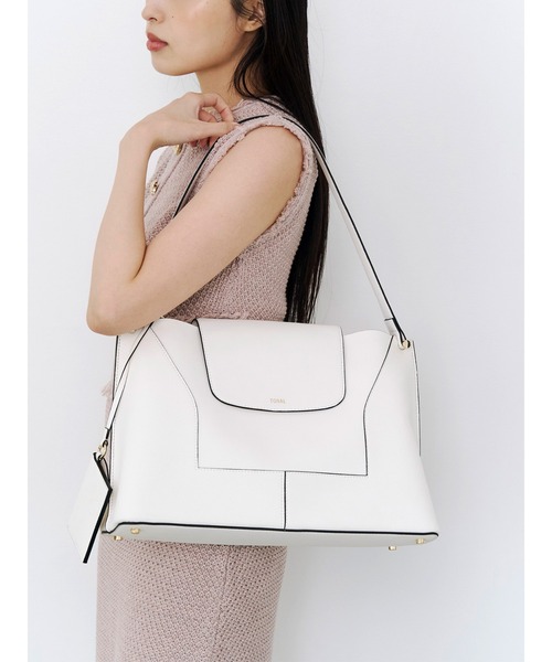 TONAL（トーナル）の「《14inchPC/A4対応/パスケース付》フェイクレザーWideトートバッグ（トートバッグ・レディース・オフホワイト/ライトグレー/キャメル・FREE）」の2枚目の写真