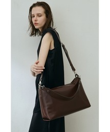 un/neu（アンノイ）の「2WAYマチありスクエアBIGショルダー  / A4、PC収納可能（ショルダーバッグ）」