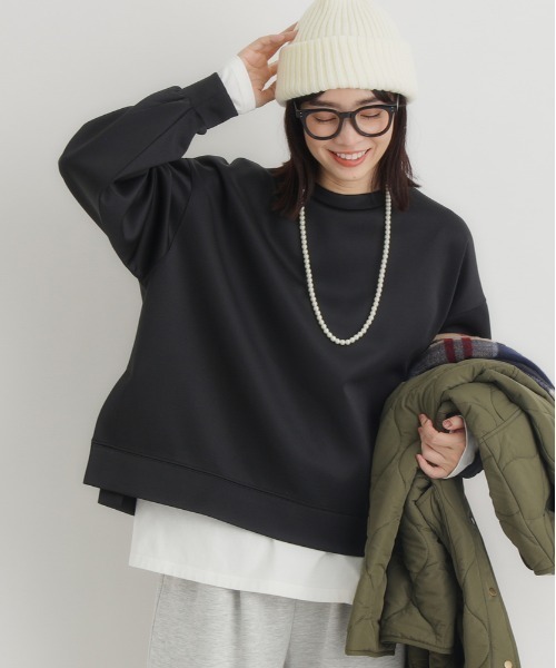 Right-on（ライトオン）の「【HONEYSUCKLE ROSE】ポンチスリットプルオーバー (シワ防止 / 体型カバー / 着回し抜群)（スウェット・レディース・ブラック/オフホワイト/グレー/ブラウン・S/M/L）」の2枚目の写真