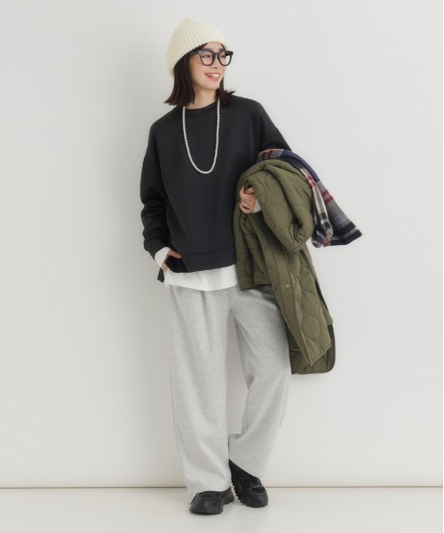 Right-on（ライトオン）の「【HONEYSUCKLE ROSE】ポンチスリットプルオーバー (シワ防止 / 体型カバー / 着回し抜群)（スウェット・レディース・ブラック/オフホワイト/グレー/ブラウン・S/M/L）」の19枚目の写真