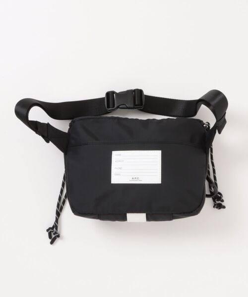 A.P.C.（アーペーセー）の「BANANE TREK（ボディバッグ/ウエストポーチ・メンズ・ブラック・ONESIZE）」の2枚目の写真