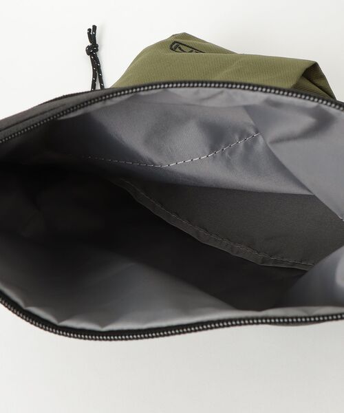 KEEN(キーン)の「HARVEST MATERIAL MULTIWAY SACOCHE II / ハーベスト マテリアル マルチウェイ サコッシュ ツー(ショルダーバッグ・メンズ・グリーン系その他・OS)」の4枚目の写真