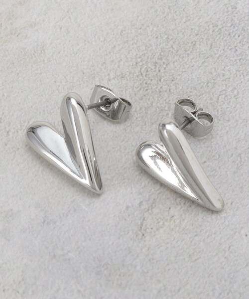 OPAQUE.CLIP(オペークドットクリップ)の「メタルハートピアス(ピアス(両耳用)・レディース・ゴールド/シルバー・00)」の1枚目の写真