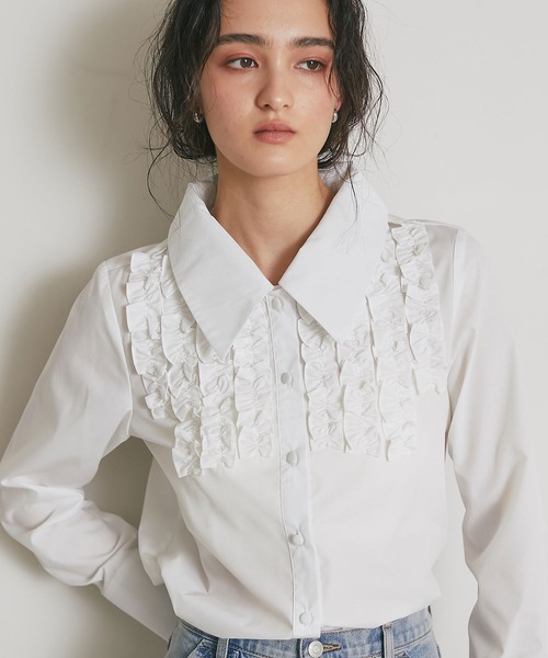 ARVELLIA(アルベリア)の「FRILL PANEL BLOUSE(シャツ/ブラウス・レディース・ホワイト/サックスブルー・M)」の1枚目の写真