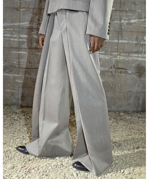 JOHN LAWRENCE SULLIVAN(ジョンローレンスサリバン)の「WOOL GABARDINE TUCKED WIDE TROUSERS(スラックス・メンズ・ブラック/ベージュ・44/46/48)」の5枚目の写真