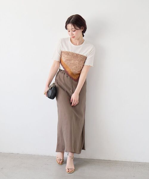 le.coeur blanc（ルクールブラン）の「《WEB限定アイテム》シュリンクジャージーメロウトップス（Tシャツ/カットソー・レディース・サックスブルー/アイボリー/キャメル/ブラック・38）」の14枚目の写真