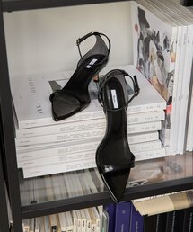 Whim Gazette | ＜インフルエンサーコラボカラーあり＞【Hoaw.】ストラップサンダル(サンダル)