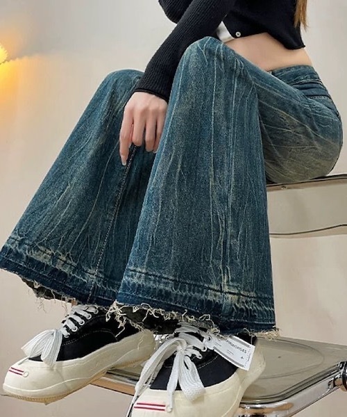 Alvia(アルビア)の「レトロ フレアデニムパンツ(デニムパンツ・レディース・ブルー・S/M/L)」の3枚目の写真