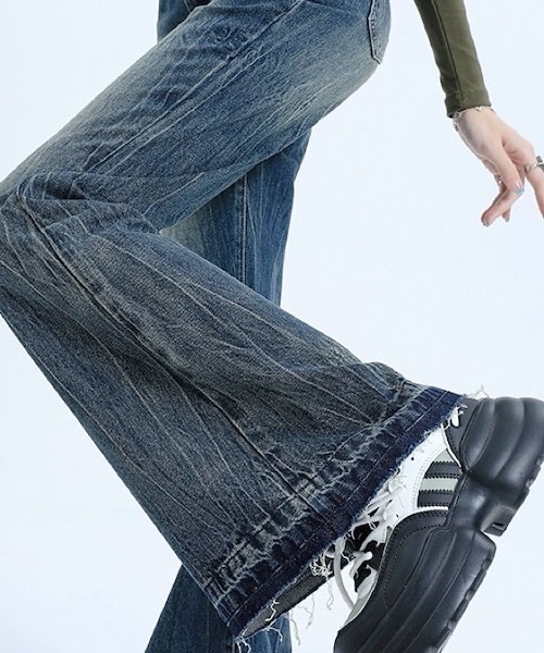 Alvia(アルビア)の「レトロ フレアデニムパンツ(デニムパンツ・レディース・ブルー・S/M/L)」の4枚目の写真