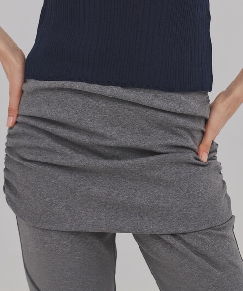 PUBLIC TOKYO（パブリックトウキョウ）の「【2026年春新作】ミニレイヤードフレアジャージーパンツ（その他パンツ・レディース・ネイビー/グレー・1/2）」の7枚目の写真