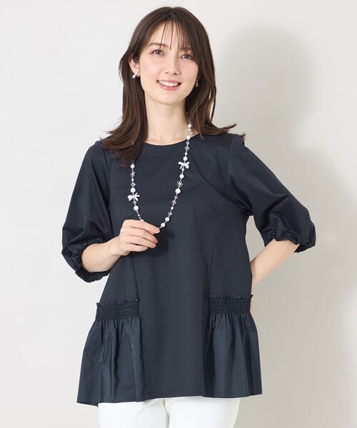 TO BE CHIC(トゥー ビー シック)の「スモッキング ティアードチュニック(Tシャツ/カットソー・レディース・ブラック/ネイビー/オフホワイト・40)」の3枚目の写真
