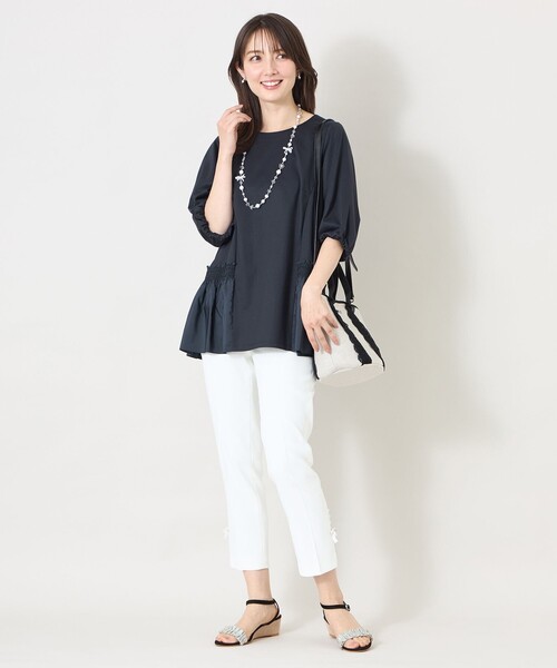 TO BE CHIC(トゥー ビー シック)の「スモッキング ティアードチュニック(Tシャツ/カットソー・レディース・ブラック/ネイビー/オフホワイト・40)」の7枚目の写真