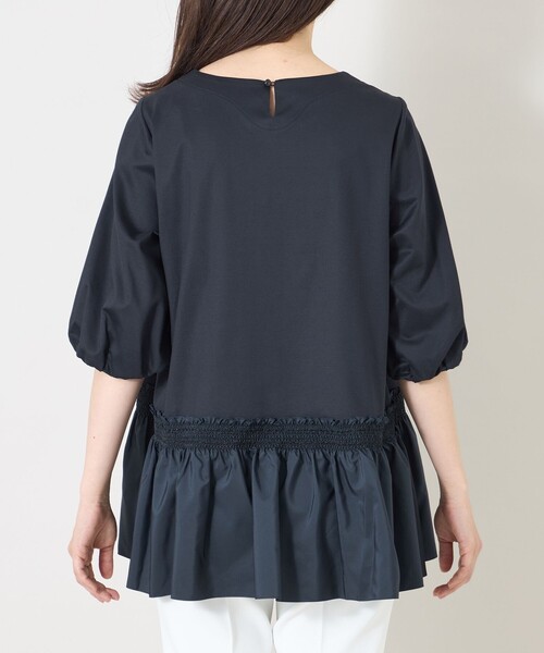 TO BE CHIC(トゥー ビー シック)の「スモッキング ティアードチュニック(Tシャツ/カットソー・レディース・ブラック/ネイビー/オフホワイト・40)」の10枚目の写真