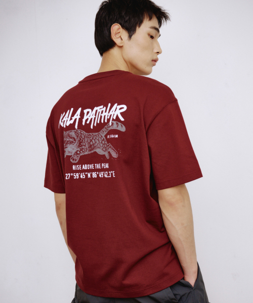 KALAPATTHAR(カラパタール)の「BACK KP TIGER GRAPHIC SHORT-SLEEVED T-SHIRT - WINE(Tシャツ/カットソー・メンズ・その他・MEDIUM/LARGE/X-LARGE)」の1枚目の写真