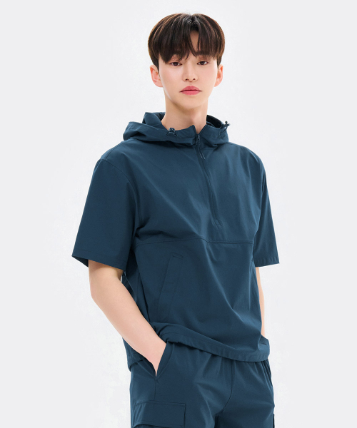 CHASECULT(チェイスカルト)の「共用クールストレッチフードアノラック半袖Tシャツ-FBRU5825D0N(Tシャツ/カットソー・メンズ・ブルー・90/95/100/105)」の3枚目の写真