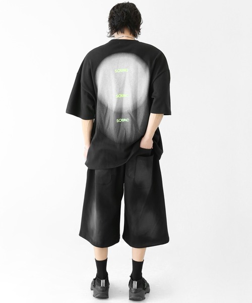 minsobi(ミンソビ)の「ダーティスプレーグラデーション ワイドスウェットハーフパンツ ユニセックス(スウェットパンツ・メンズ・ブラック/グレー・FREE)」の16枚目の写真