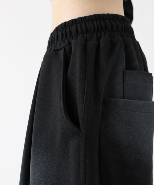 minsobi(ミンソビ)の「ダーティスプレーグラデーション ワイドスウェットハーフパンツ ユニセックス(スウェットパンツ・メンズ・ブラック/グレー・FREE)」の6枚目の写真