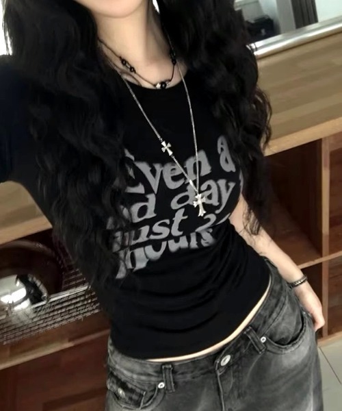 SHEENA(シーナ)の「【新色追加・4色展開】メッセージロゴスリムフィットTシャツ(Tシャツ/カットソー・レディース・ブラック/ホワイト/ライトブルー/イエロー系・M)」の7枚目の写真