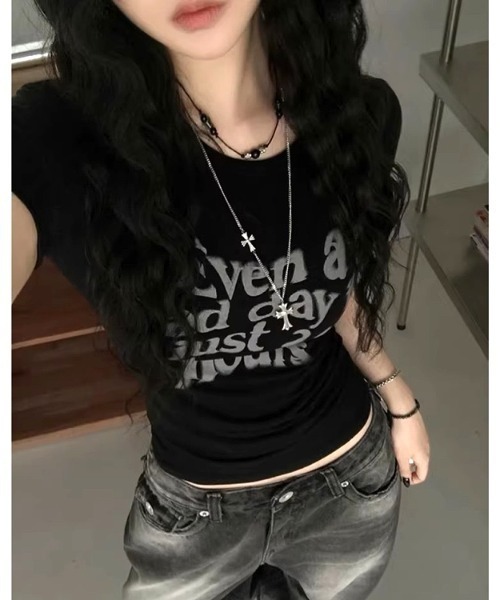 SHEENA(シーナ)の「【新色追加・4色展開】メッセージロゴスリムフィットTシャツ(Tシャツ/カットソー・レディース・ブラック/ホワイト/ライトブルー/イエロー系・M)」の8枚目の写真