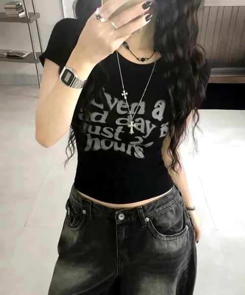 SHEENA(シーナ)の「【新色追加・4色展開】メッセージロゴスリムフィットTシャツ(Tシャツ/カットソー・レディース・ブラック/ホワイト/ライトブルー/イエロー系・M)」の9枚目の写真