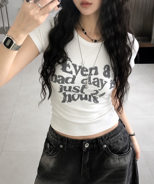 SHEENA(シーナ)の「【新色追加・4色展開】メッセージロゴスリムフィットTシャツ(Tシャツ/カットソー・レディース・ブラック/ホワイト/ライトブルー/イエロー系・M)」の13枚目の写真