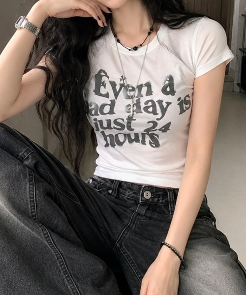 SHEENA(シーナ)の「【新色追加・4色展開】メッセージロゴスリムフィットTシャツ(Tシャツ/カットソー・レディース・ブラック/ホワイト/ライトブルー/イエロー系・M)」の15枚目の写真
