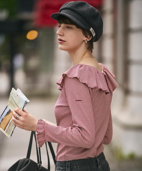 MILKFED.(ミルクフェド)の「2WAY RUFFLE COLLAR STRIPED L/S TOP(Tシャツ/カットソー・レディース・グレー/ブラック/レッド・ONE SIZE)」の3枚目の写真