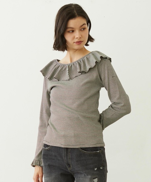 MILKFED.(ミルクフェド)の「2WAY RUFFLE COLLAR STRIPED L/S TOP(Tシャツ/カットソー・レディース・グレー/ブラック/レッド・ONE SIZE)」の1枚目の写真