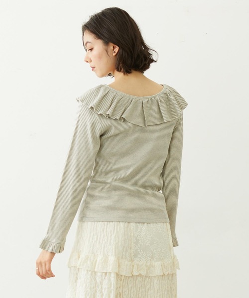 MILKFED.(ミルクフェド)の「2WAY RUFFLE COLLAR STRIPED L/S TOP(Tシャツ/カットソー・レディース・グレー/ブラック/レッド・ONE SIZE)」の6枚目の写真