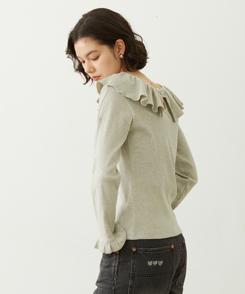 MILKFED.(ミルクフェド)の「2WAY RUFFLE COLLAR STRIPED L/S TOP(Tシャツ/カットソー・レディース・グレー/ブラック/レッド・ONE SIZE)」の12枚目の写真