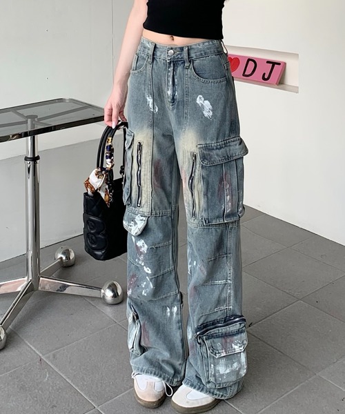 AMAJI(アマジ)の「グラフィティプリント ワイド デニムパンツ(デニムパンツ・レディース・ブルー・SMALL/MEDIUM/LARGE/X-LARGE)」の1枚目の写真