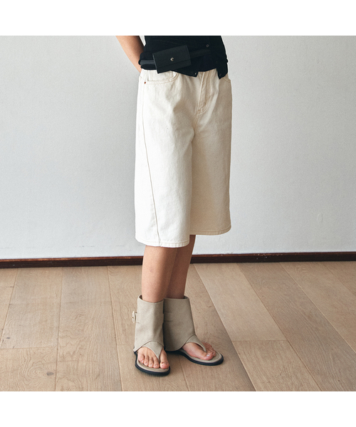 VANONE ATELIER(バノンアトリエ)の「P3320 バミューダデニムパンツ_Ivory(その他パンツ・レディース・アイボリー・LARGE/SMALL/MEDIUM)」の1枚目の写真