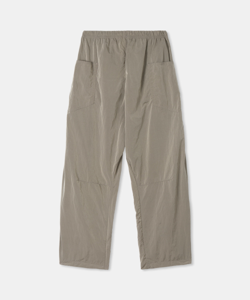 THEENDQUESTION（ジエンドクエスチョン）の「Puckering nylon pants / BEIGE（その他パンツ・レディース・その他・1/2）」の2枚目の写真