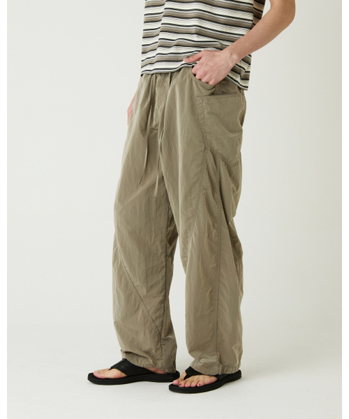 THEENDQUESTION（ジエンドクエスチョン）の「Puckering nylon pants / BEIGE（その他パンツ・レディース・その他・1/2）」の10枚目の写真