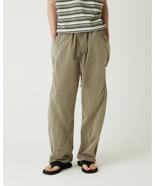 THEENDQUESTION（ジエンドクエスチョン）の「Puckering nylon pants / BEIGE（その他パンツ・レディース・その他・1/2）」の12枚目の写真